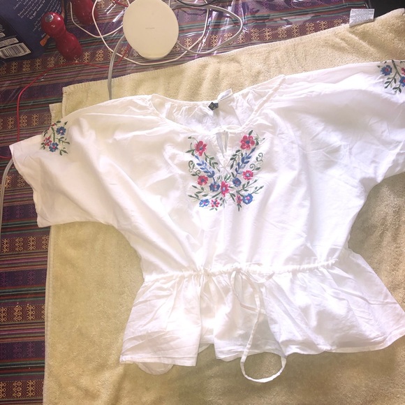 Beautiful blouse - Picture 3 of 8